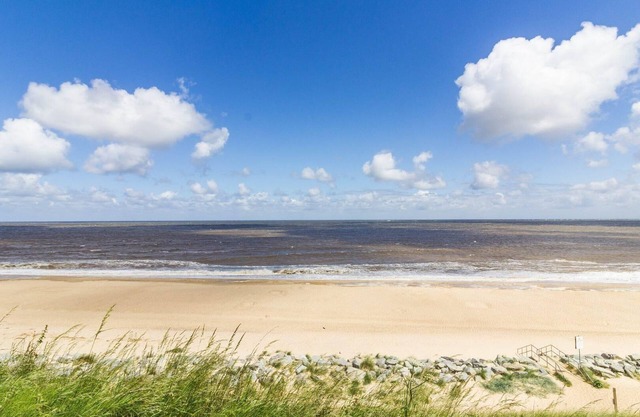 Lovely 6 berth caravan in seaside village of Scratby, Norfolk ref 19124S