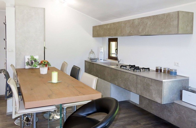 Lovely apartment in villa with WIFI, pool, hot tub, A/C, TV, patio, pets allowed and panoramic v.