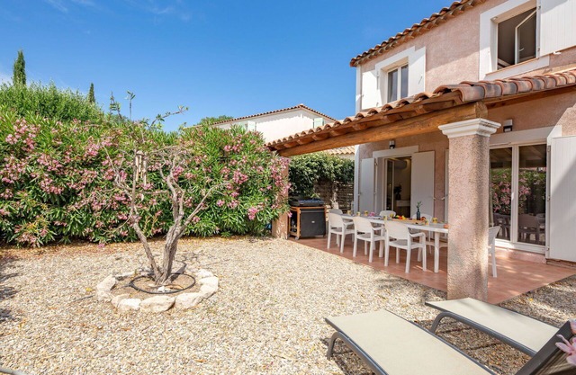 Lovely apartment for 8 guests with A/C, pool, WIFI, TV and patio
