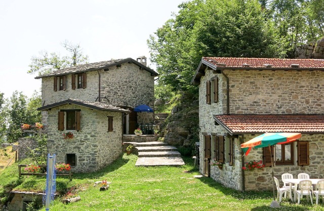 Lovely apartment in villa for 12 people with private pool, WIFI, TV, patio and pets allowed