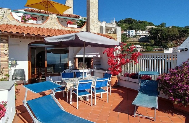 Lovely apartment for 9 people with WIFI, A/C, TV and terrace