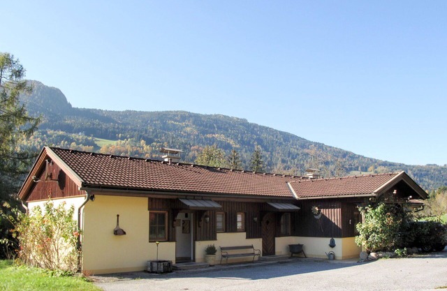 Lovely apartment in villa for 4 guests with WIFI, TV, terrace and pets allowed