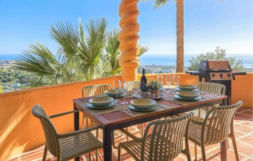 Lovely Apartment In Calahonda With Wifi