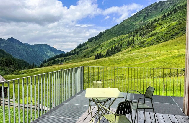 Lovely apartment for 8 guests with WIFI, TV, terrace and pets allowed