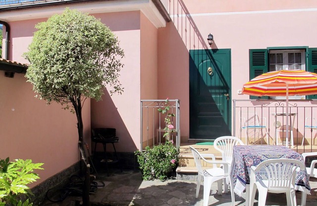 Lovely apartment for 5 guests with TV, terrace, pets allowed and parking