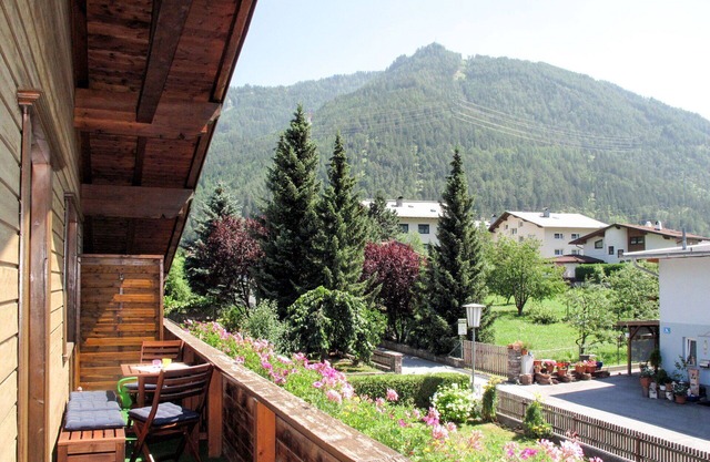 Lovely apartment for 6 guests with WIFI, TV, terrace and pets allowed