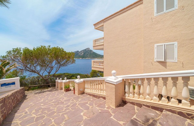 Lovely apartment for 4 guests with A/C, WIFI, pool, TV and balcony
