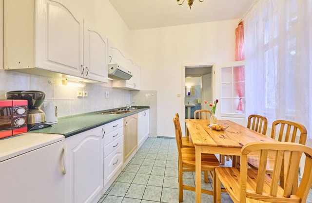 Lovely apartment for 5 people with WIFI, TV and parking
