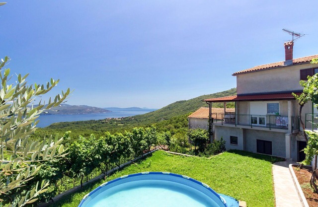 Lovely apartment for 5 people with private pool, WIFI, A/C, TV, terrace and parking