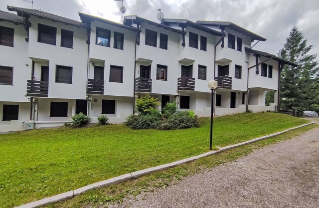 Lovely apartment for 5 people with WIFI, TV, patio and parking