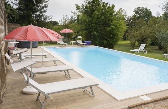 Lovely apartment for 9 guests with pool, WIFI, TV and pets allowed