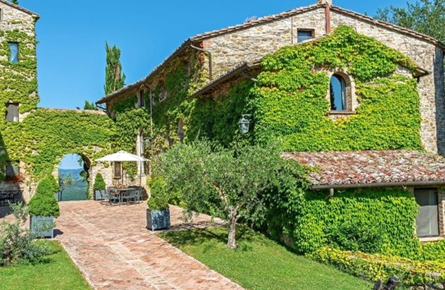 Lovely apartment for 4 people with WIFI, A/C, pool, TV, panoramic view and parking