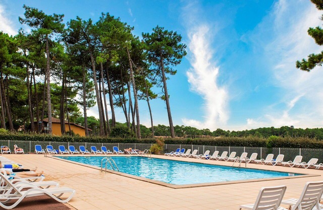 Lovely apartment for 6 people with pool, WIFI, TV, terrace and pets allowed