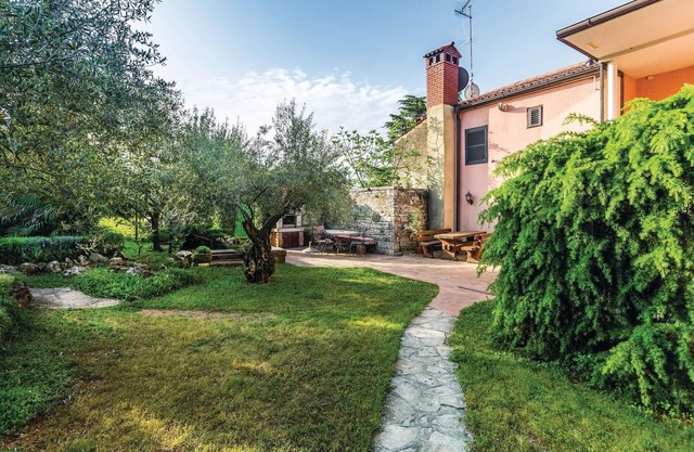 Lovely apartment in Buje with WiFi