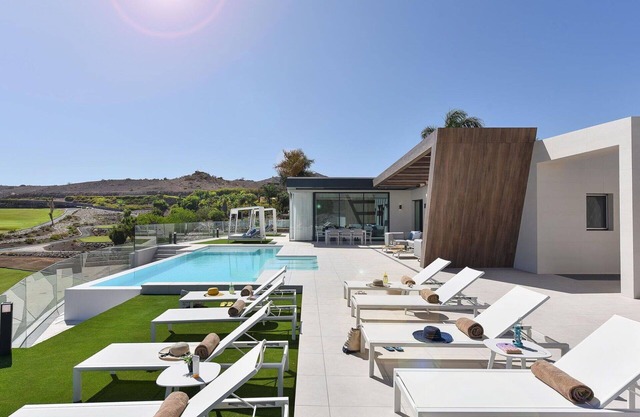 Lovely apartment in villa for 10 people with private pool, WIFI, A/C, TV, terrace and pets allowed