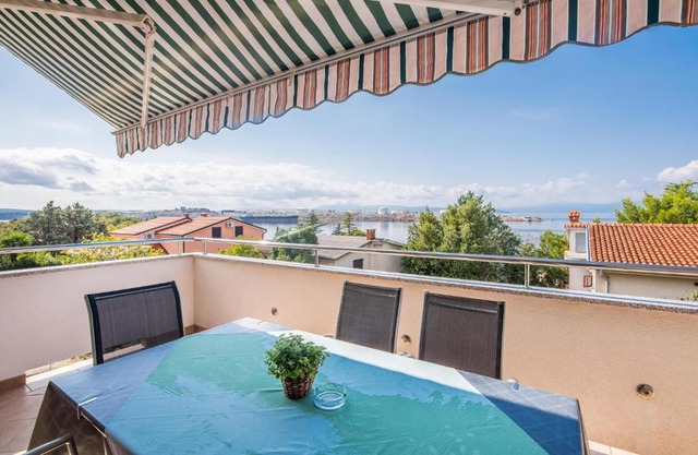 Lovely Apartment In Omisalj With Wifi