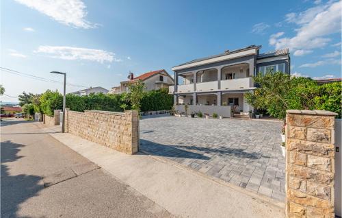 Lovely Apartment In Povljana With Wifi
