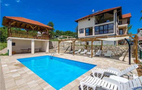 Lovely Apartment In Rakovica With Wifi