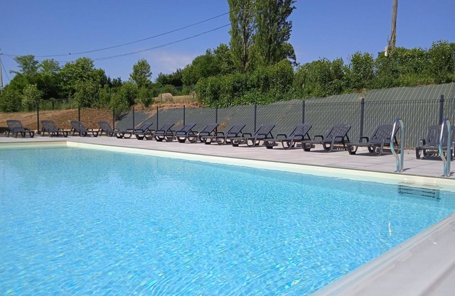 Lovely apartment in villa for 6 people with internet, pool, TV, terrace and pets allowed