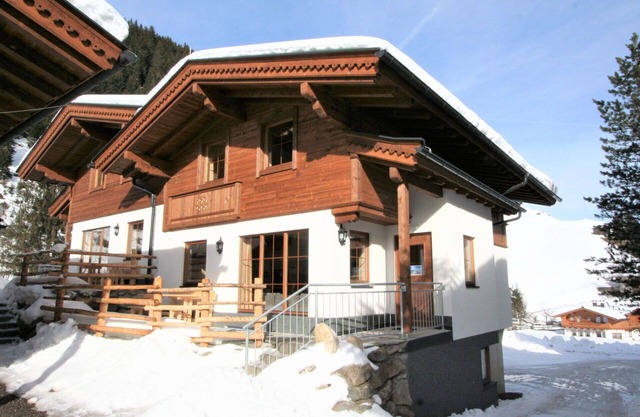 Lovely apartment in villa for 9 people with WIFI, TV and terrace