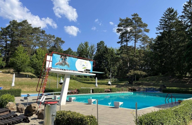 Lovely apartment in villa for 4 people with pool, WIFI, TV, terrace, pets allowed and parking