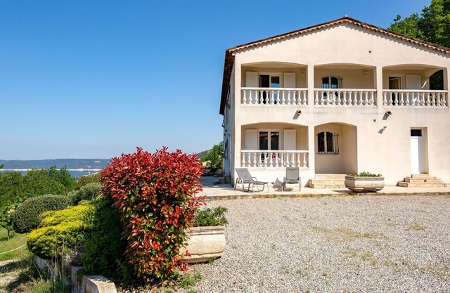 Lovely apartment in villa for 6 guests with WIFI, TV, terrace, pets allowed and panoramic view
