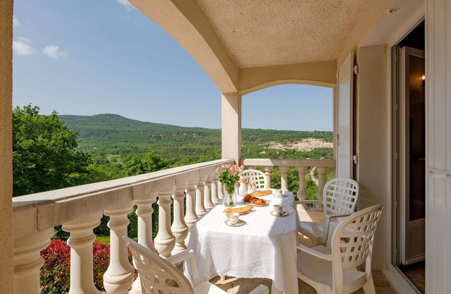 Lovely apartment in villa for 6 guests with WIFI, TV, balcony, pets allowed and panoramic view