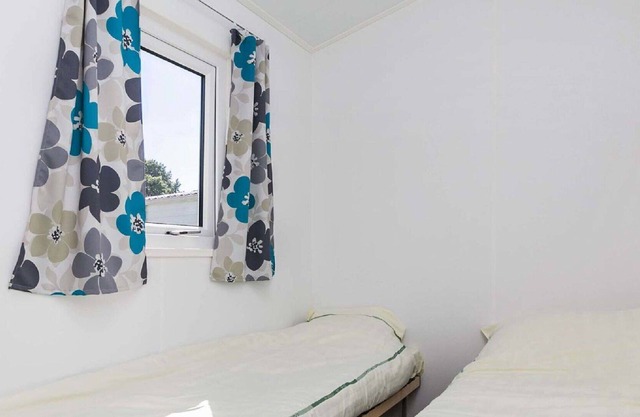 Lovely apartment in villa for 6 guests with pool, hot tub, TV, terrace and parking