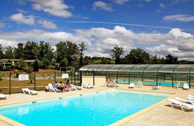 Lovely apartment in villa for 6 guests with WIFI, pool, TV, terrace and pets allowed