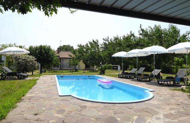 Lovely apartment in villa for 4 people with pool, A/C, WIFI and patio