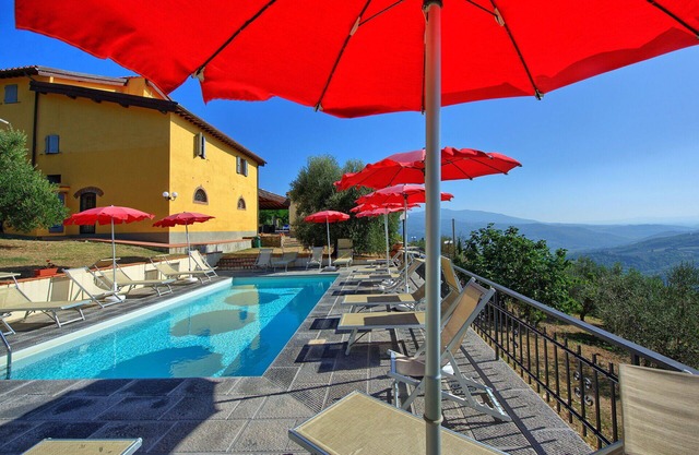 Lovely apartment in villa for 4 people with pool, A/C, WIFI, TV, patio and pets allowed