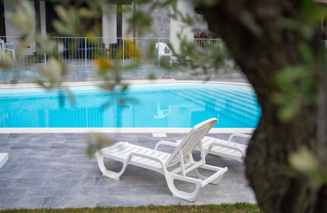 Lovely apartment in villa for 4 guests with WIFI, A/C, pool, TV, patio, pets allowed and parking