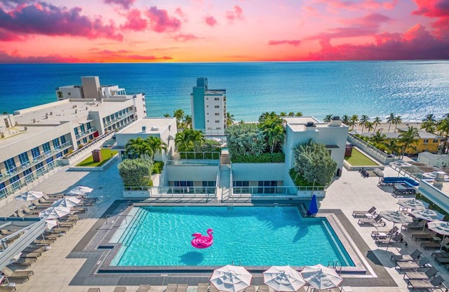 Lovely Apartment Rooftop Oasis Bay View