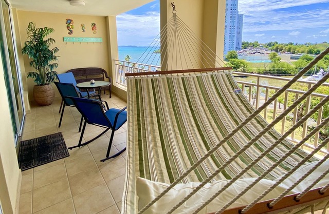 Lovely apartment with stunning ocean and marina views
