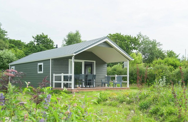 Lovely chalet with terrace near the North Sea