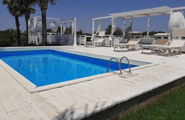 Lovely cottage with pool and whirlpool just minutes from the sea