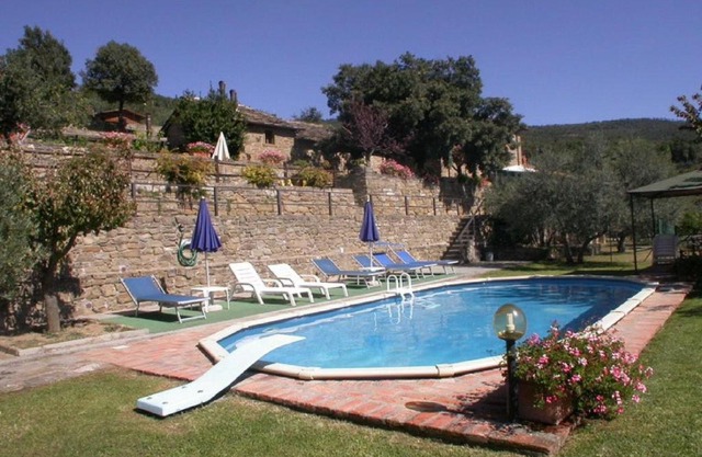 Lovely Cottage in Cortona with Pool and Stunning Views