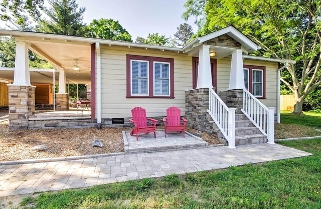 Lovely Cottage w/Sauna & Fire Pit Near Asheville!