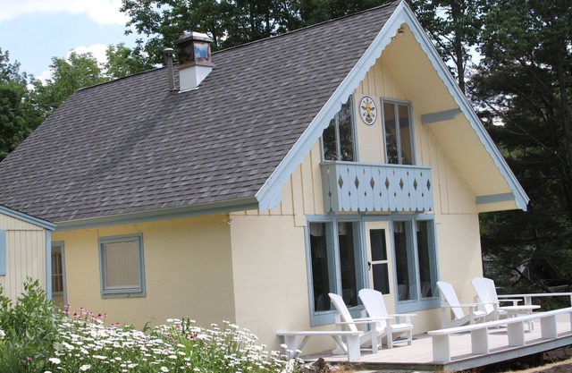 Lovely, Cozy Ski Chalet with View of Mount Washington