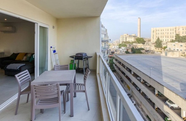 Lovely designer 3BR Apt w/Private Terrace with BBQ