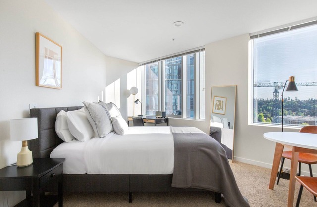 Lovely Downtown Bellevue Studio w/Gym, W/D, near shops, by Blueground