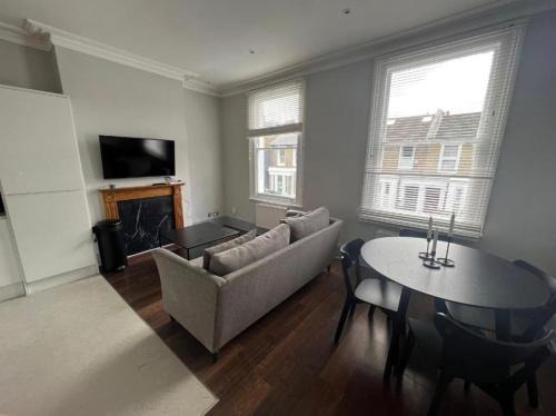 Lovely Ealing 3 Bed Flat