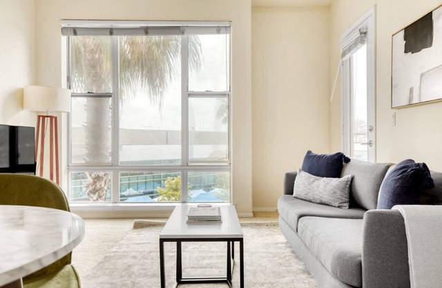 Lovely El Segundo 1BR w/ Den, Pool & Lounge, near LAX, by Blueground