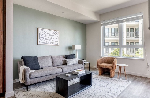 Lovely Emeryville 1BR w/Rooftop & Yoga Studio, nr Mall, by Blueground