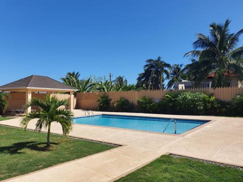 Lovely Ensuite Getaway with Pool