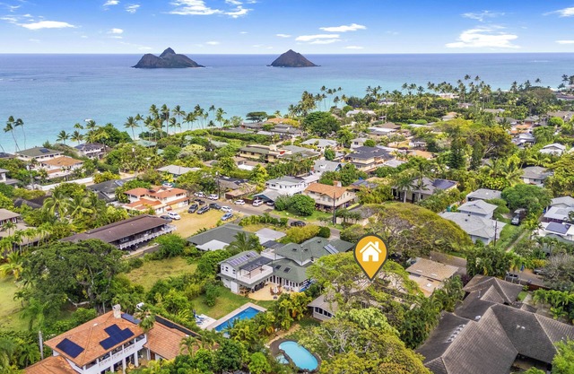 Lovely family beach house with pool, <1 block from Lanikai Beach