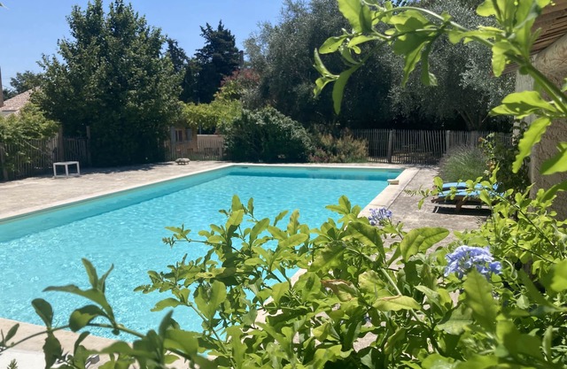 Lovely family house in the Provence countryside, swimming pool and large garden