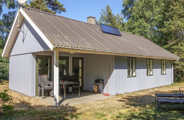 Lovely home in Aakirkeby with kitchen