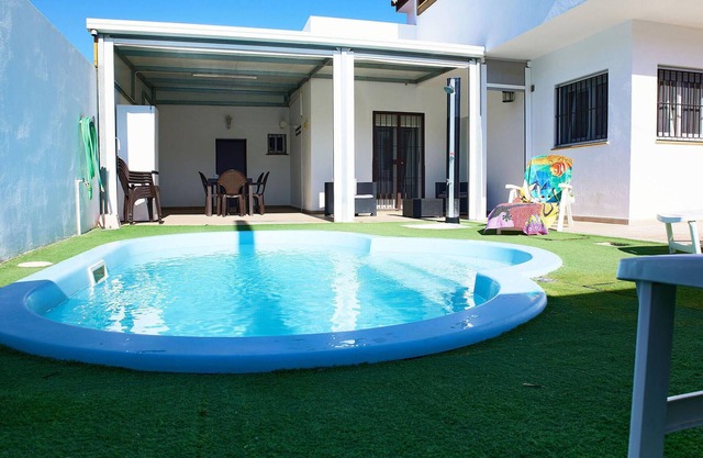 Lovely home in Barbate with WiFi
