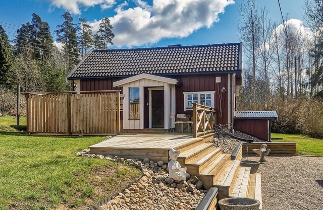 Lovely home in Bettna with kitchen